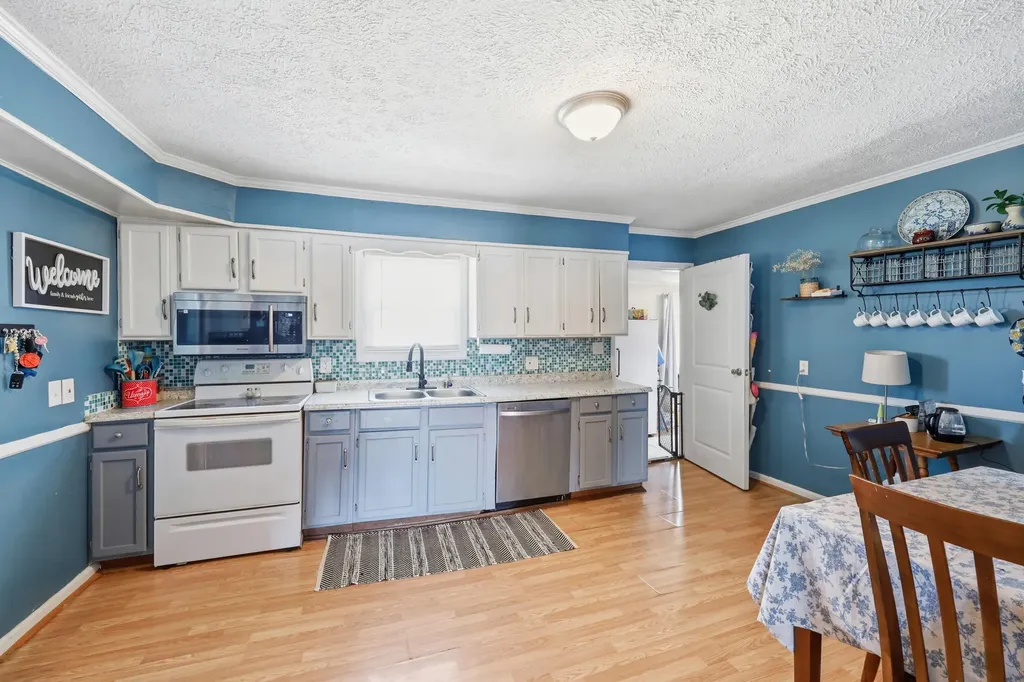 75 Reese Street Irvine KY 40336