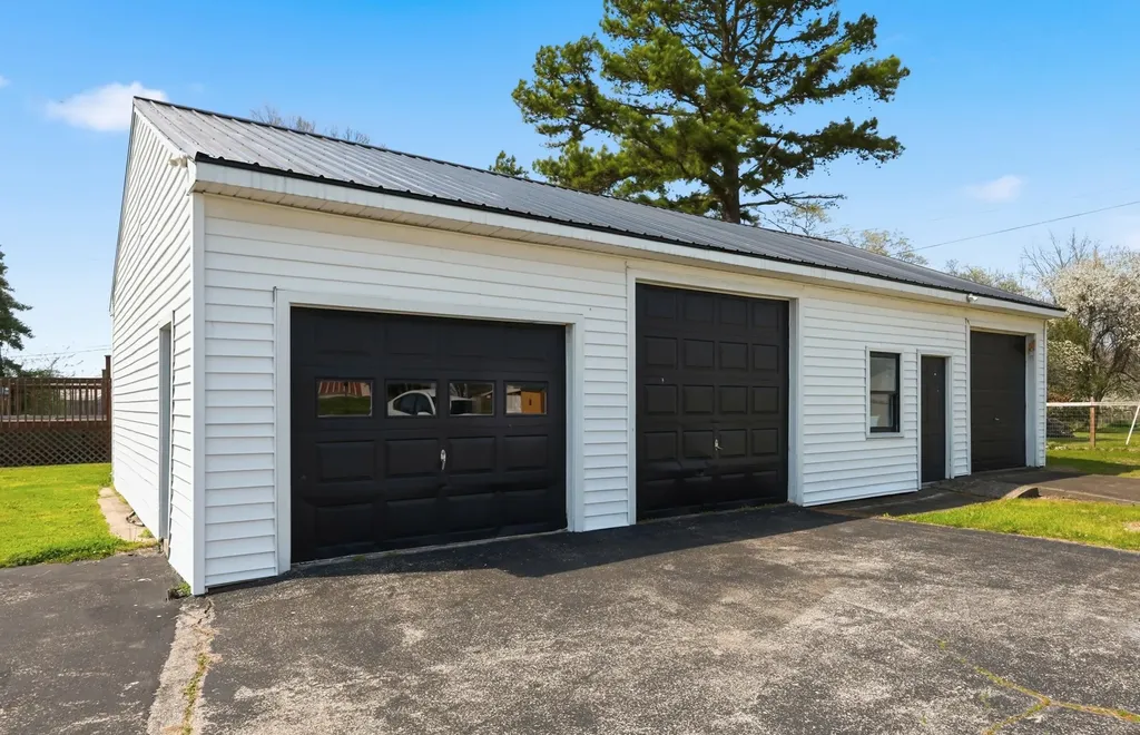 75 Reese Street Irvine KY 40336