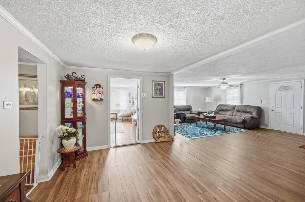 75 Reese Street Irvine KY 40336