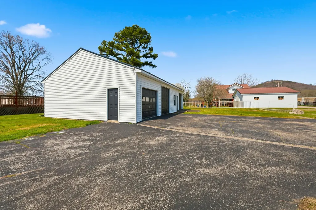 75 Reese Street Irvine KY 40336