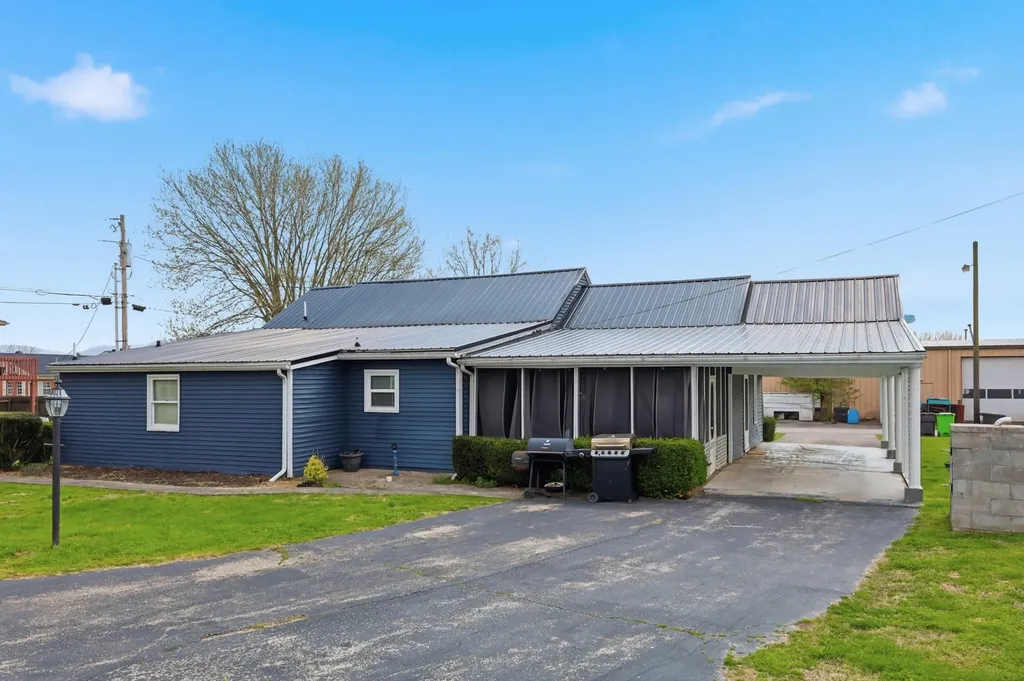 75 Reese Street Irvine KY 40336