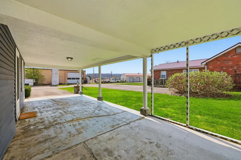 75 Reese Street Irvine KY 40336