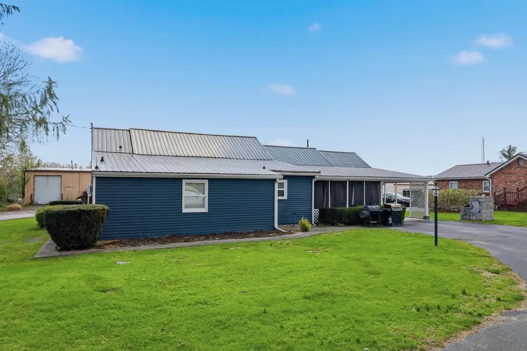 75 Reese Street Irvine KY 40336