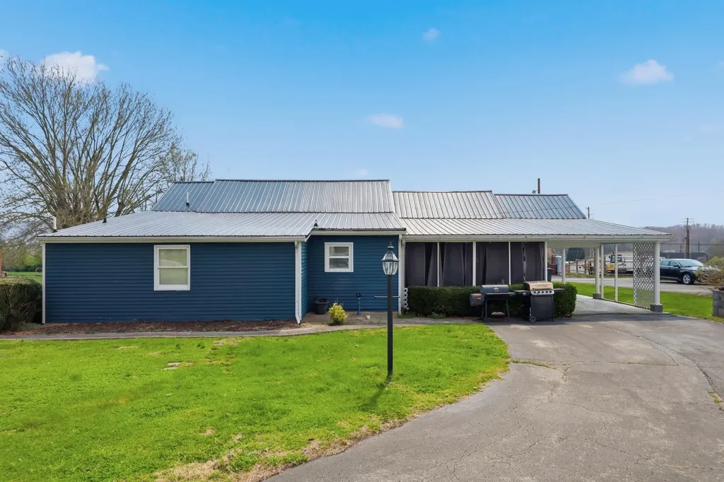 75 Reese Street Irvine KY 40336