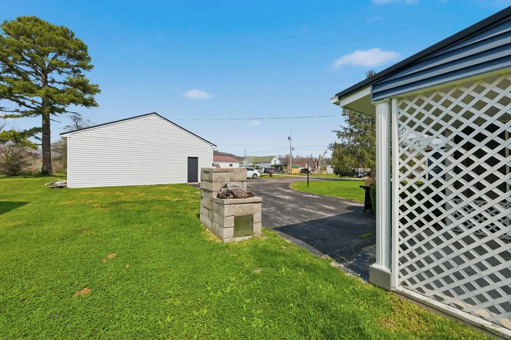 75 Reese Street Irvine KY 40336