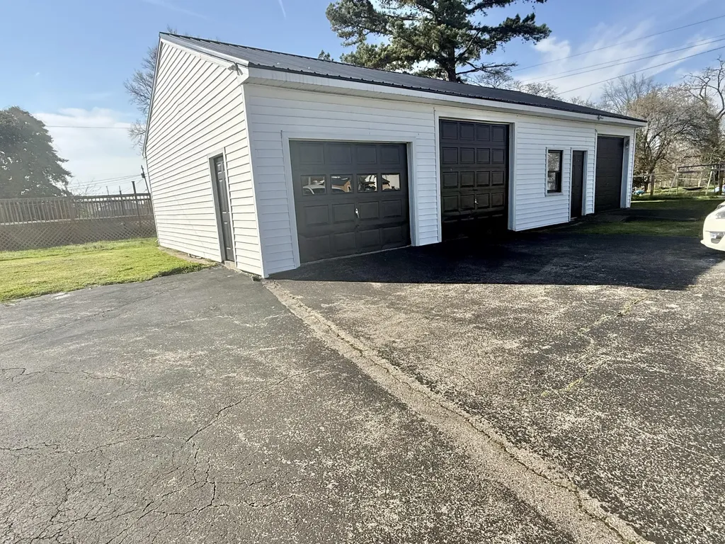 75 Reese Street Irvine KY 40336