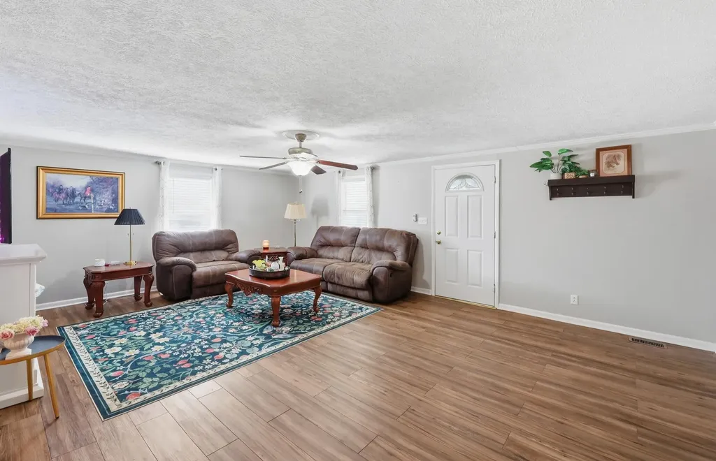 75 Reese Street Irvine KY 40336