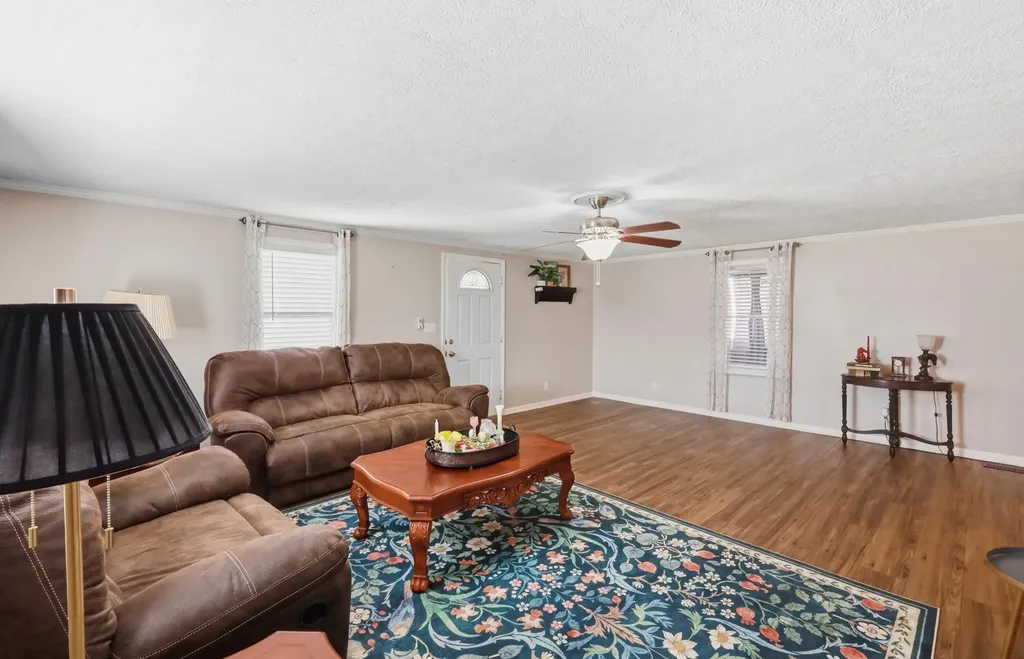75 Reese Street Irvine KY 40336