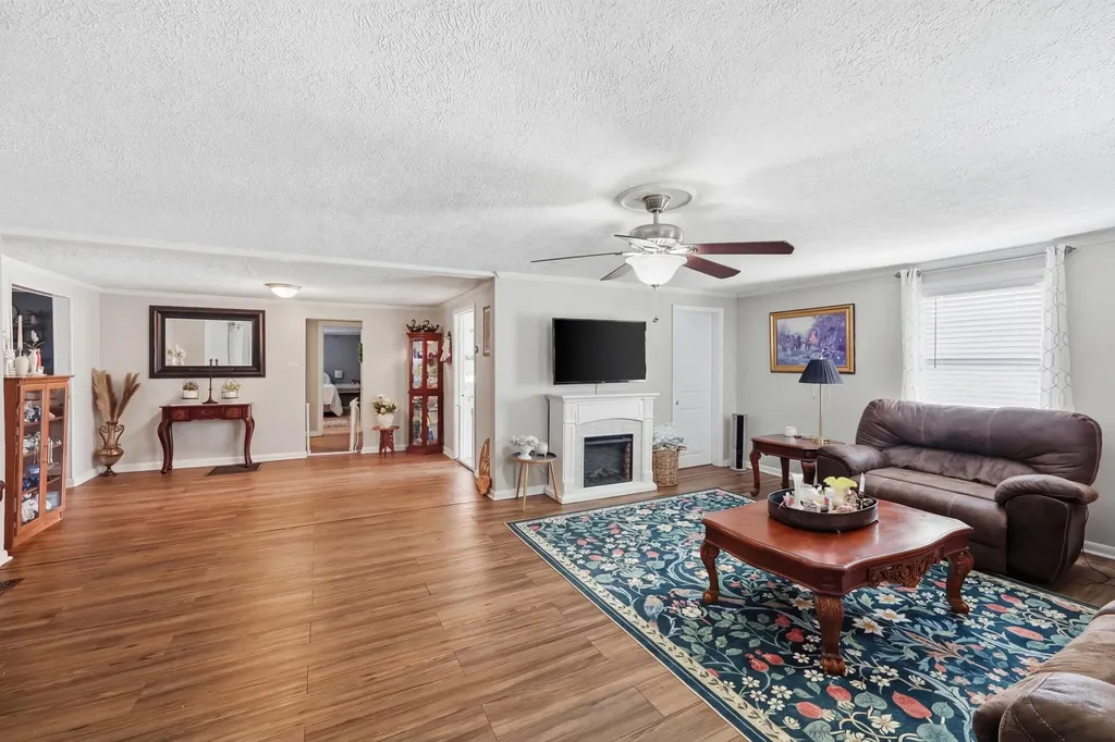 75 Reese Street Irvine KY 40336