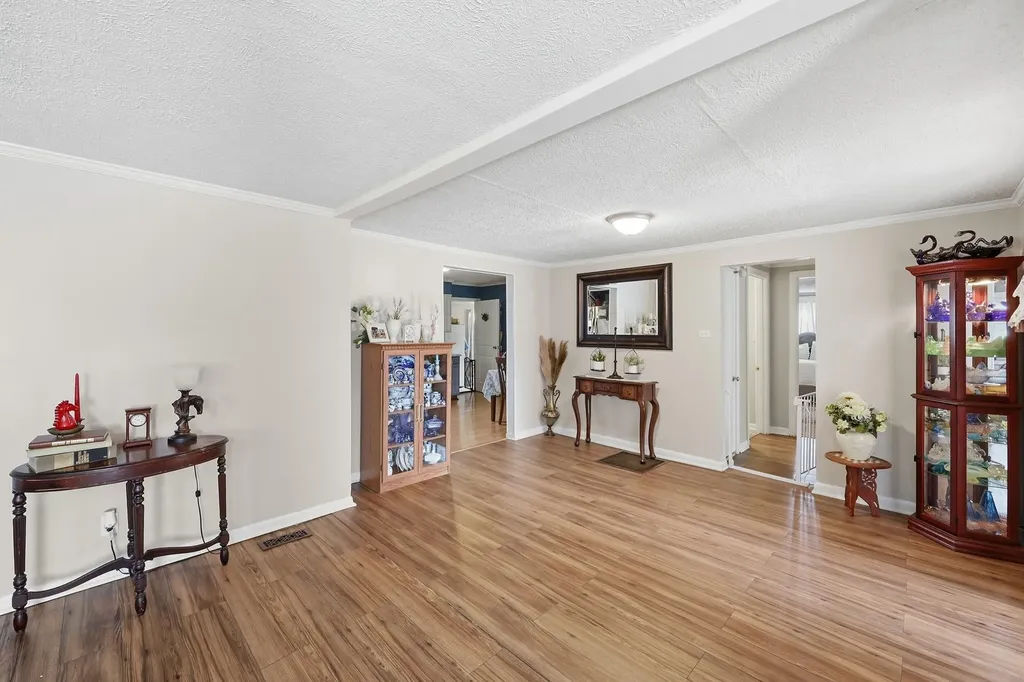 75 Reese Street Irvine KY 40336