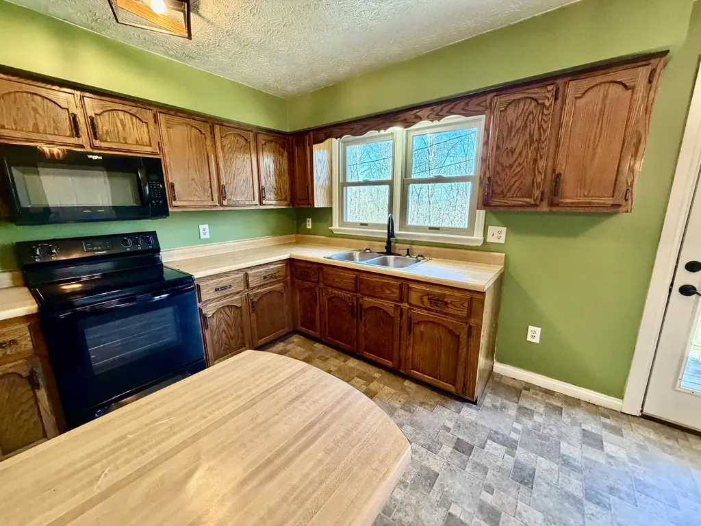 1240 Bowling Ridge Road Brodhead KY 40409