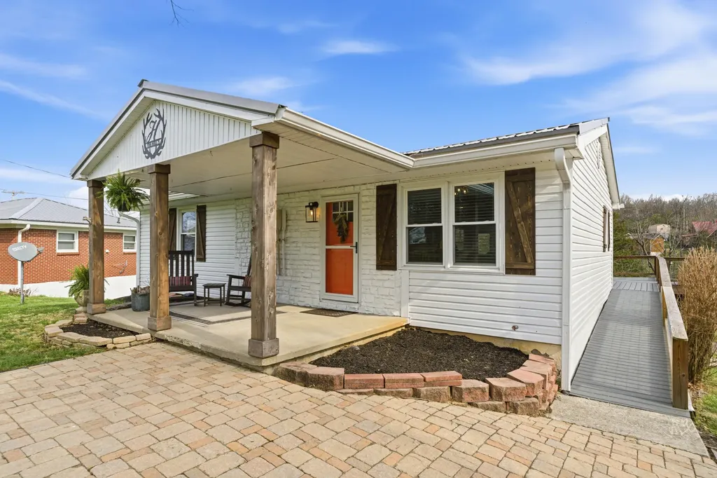 1337 Beaver Lake Road Lawrenceburg KY 40342