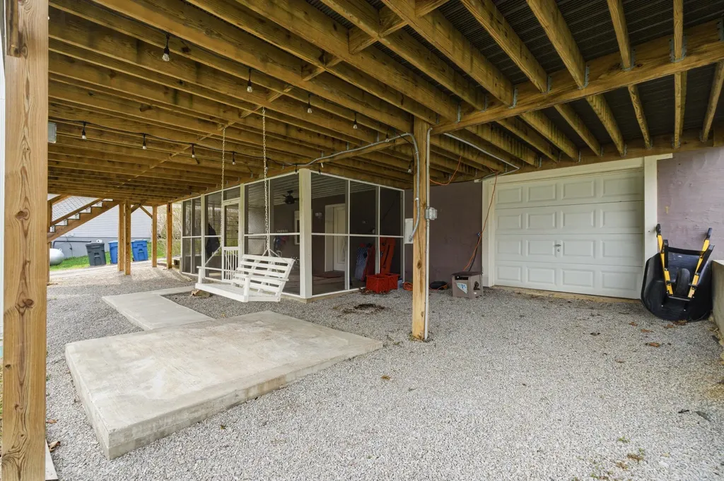 1337 Beaver Lake Road Lawrenceburg KY 40342