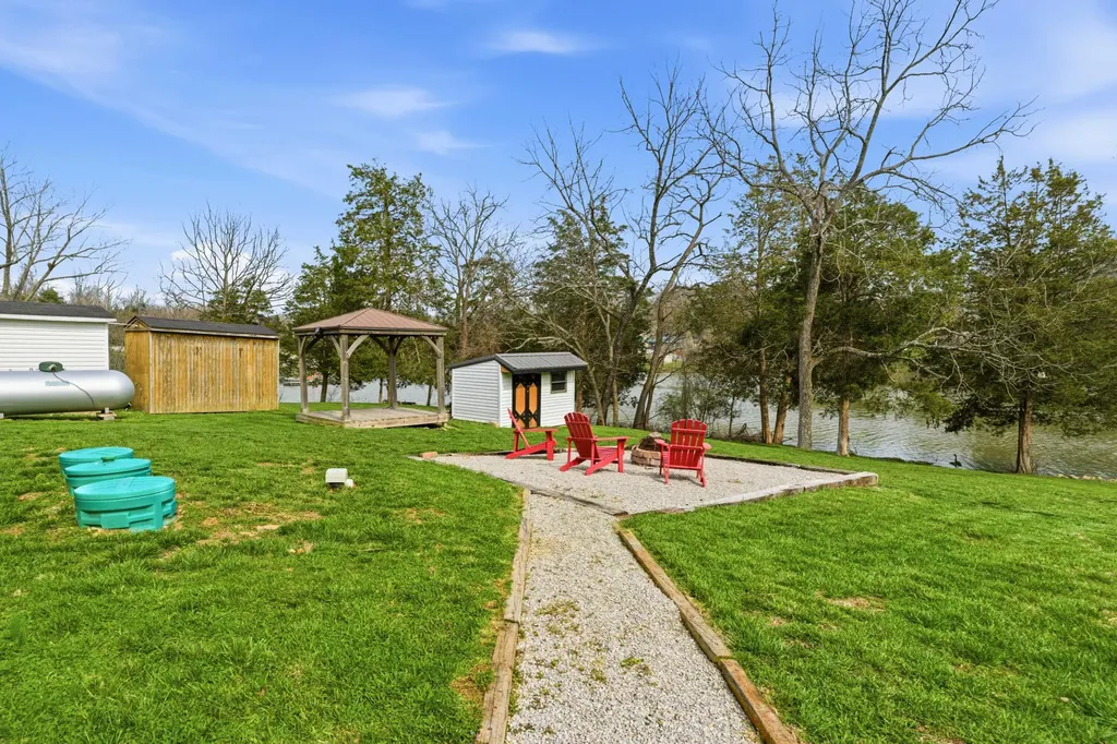1337 Beaver Lake Road Lawrenceburg KY 40342