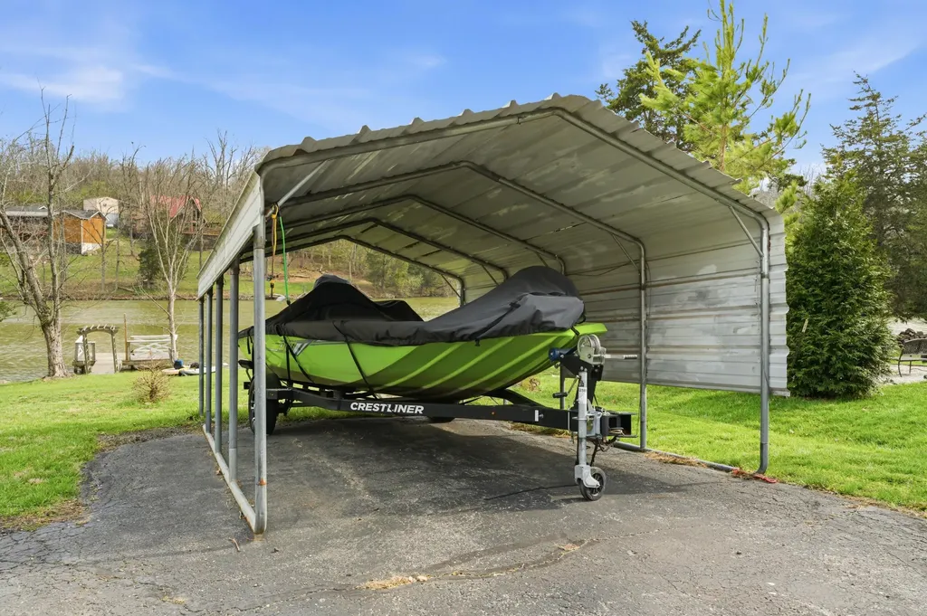 1337 Beaver Lake Road Lawrenceburg KY 40342