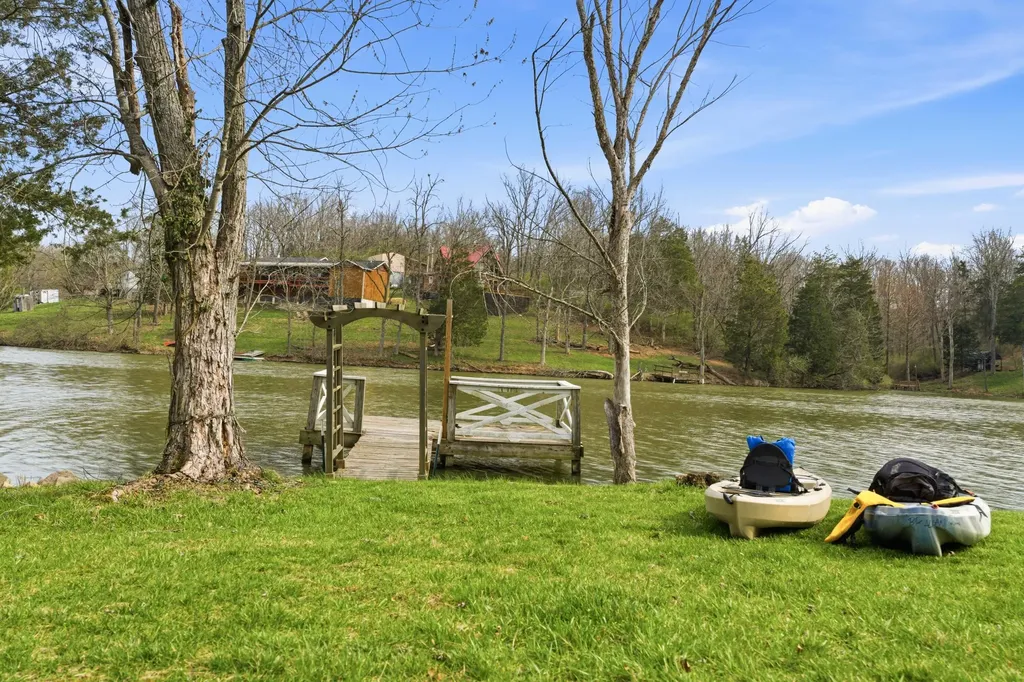 1337 Beaver Lake Road Lawrenceburg KY 40342