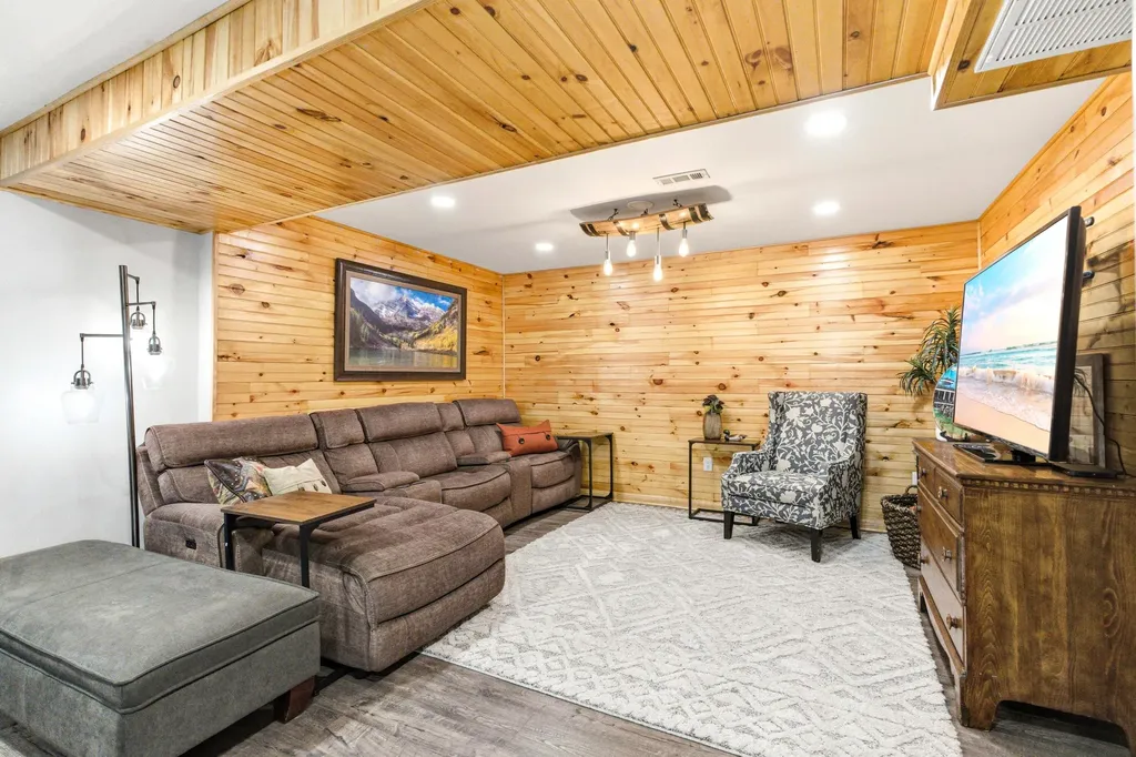 1337 Beaver Lake Road Lawrenceburg KY 40342
