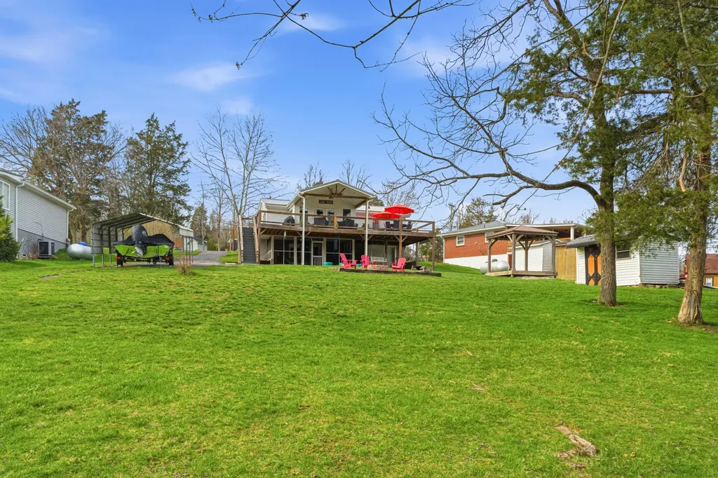 1337 Beaver Lake Road Lawrenceburg KY 40342