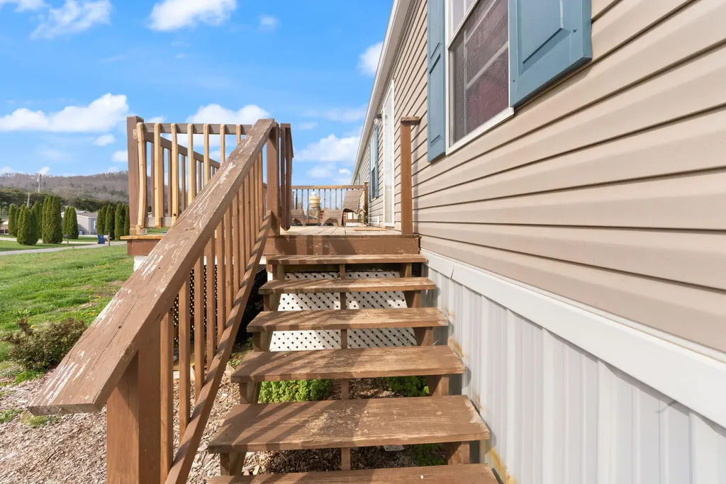 345 Bonnie Blue Lane Bronston KY 42518