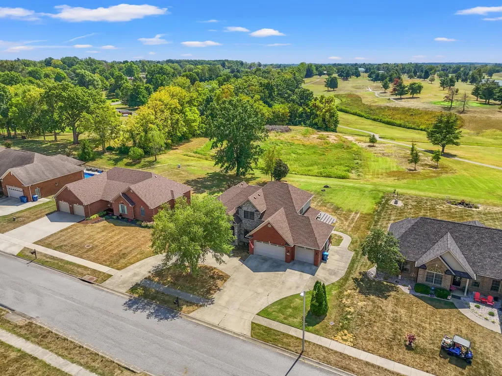 1084 Scenic Garden Lawrenceburg KY 40342