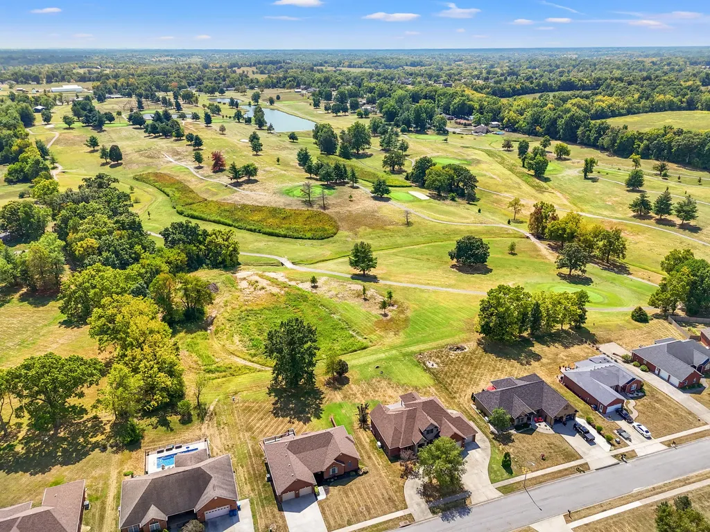 1084 Scenic Garden Lawrenceburg KY 40342