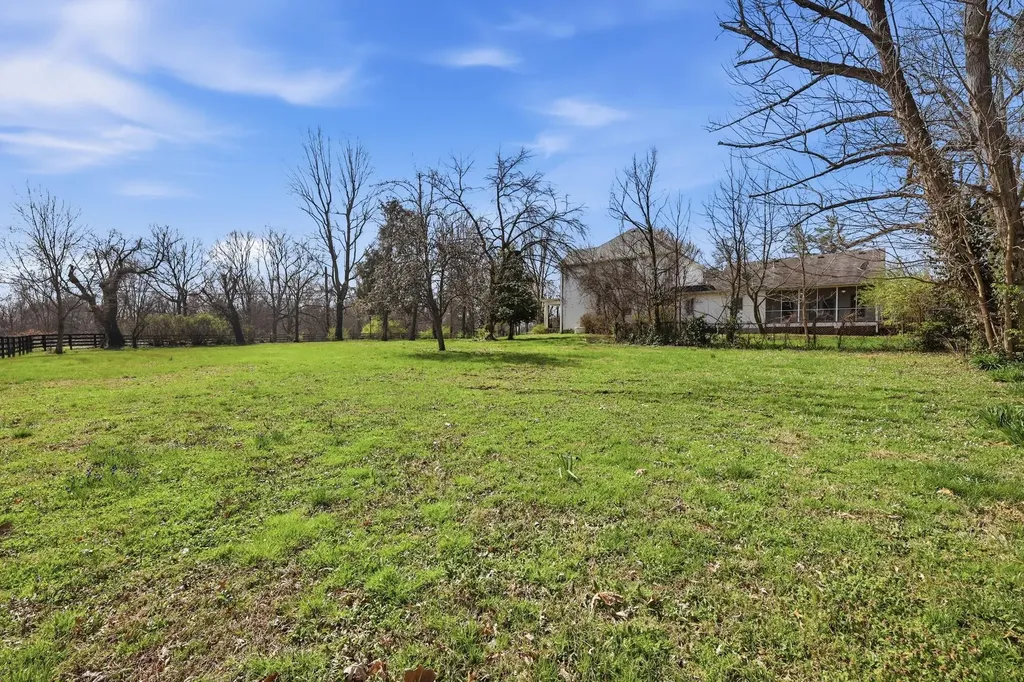 2665 Paris Pike Lexington KY 40511