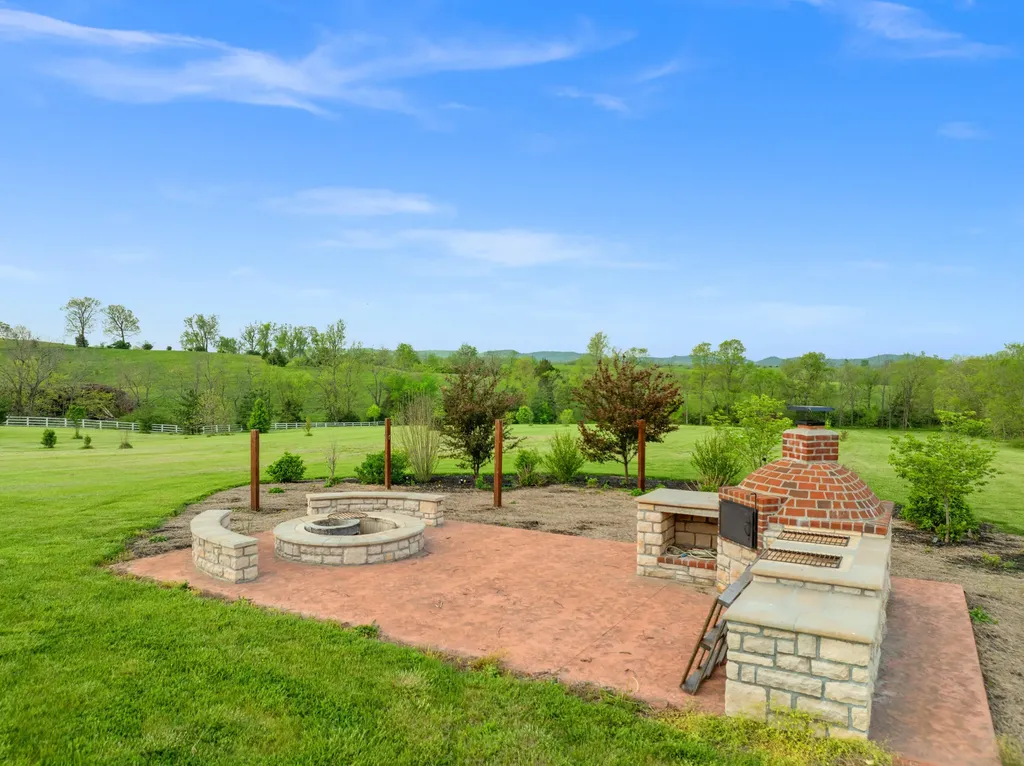 406 Halcomb Lane Paint Lick KY 40461