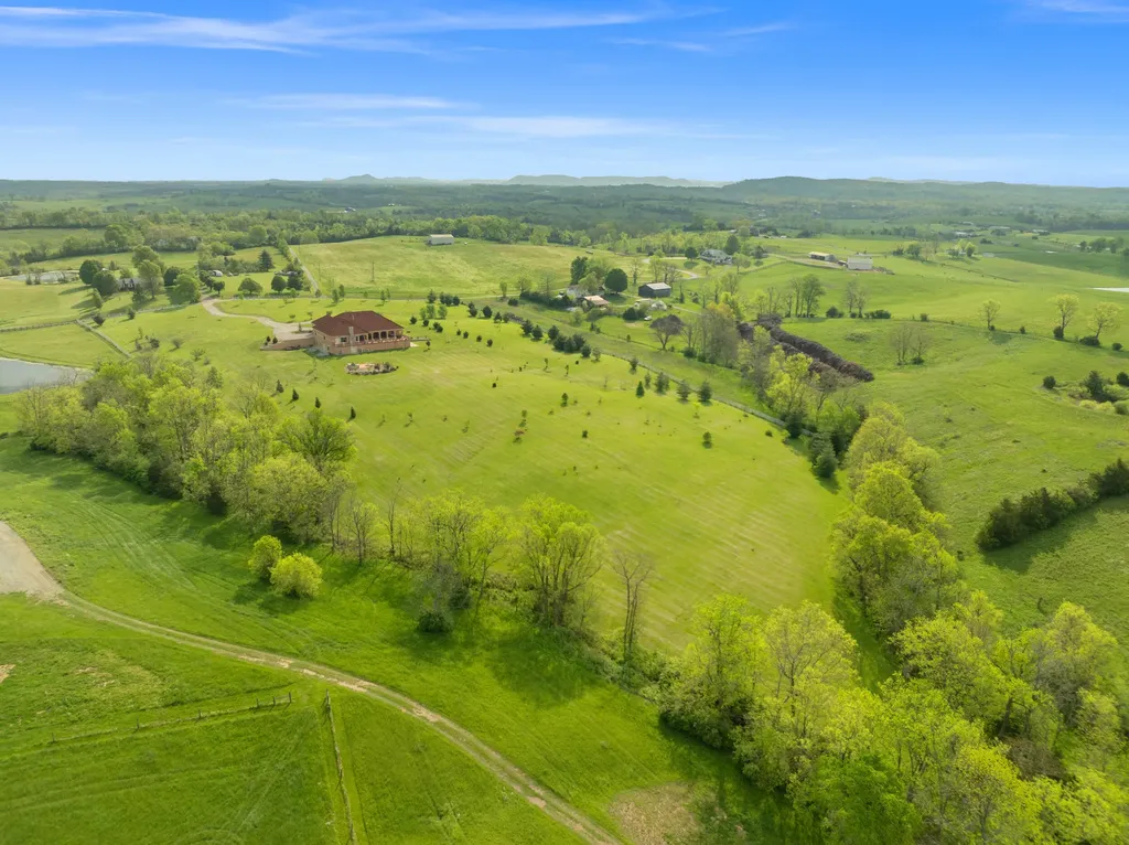 406 Halcomb Lane Paint Lick KY 40461