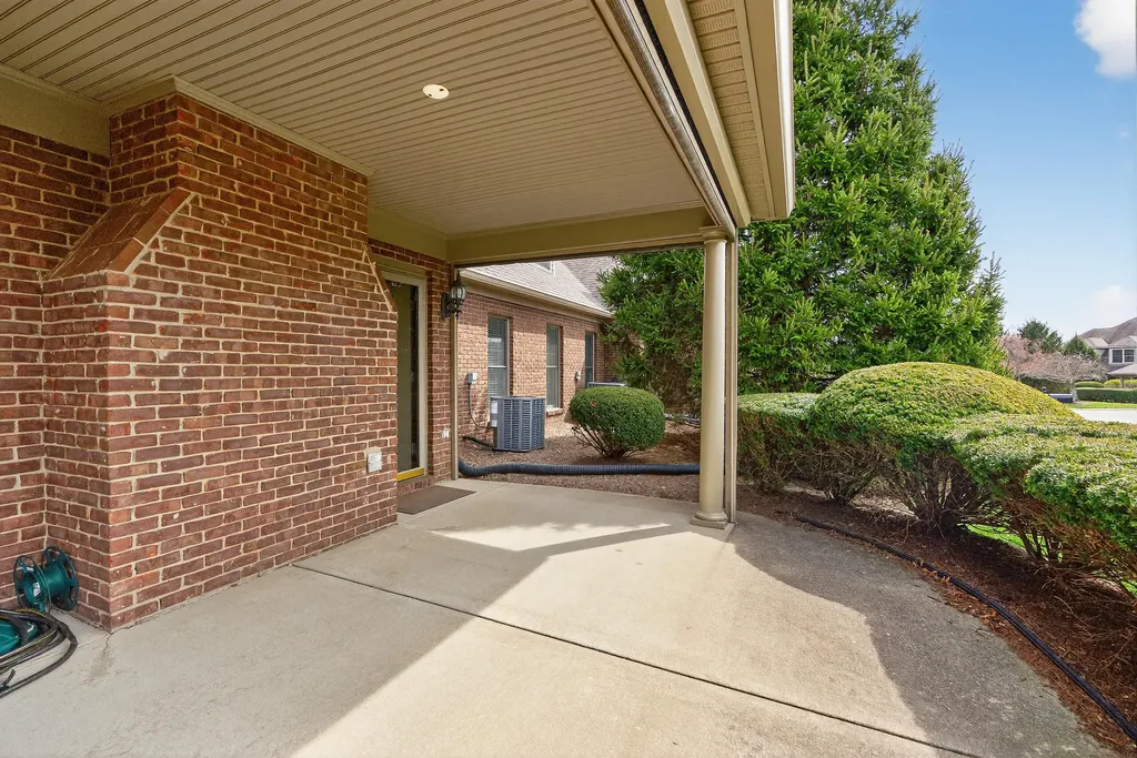 1429 Pine Needles Lane Lexington KY 40513