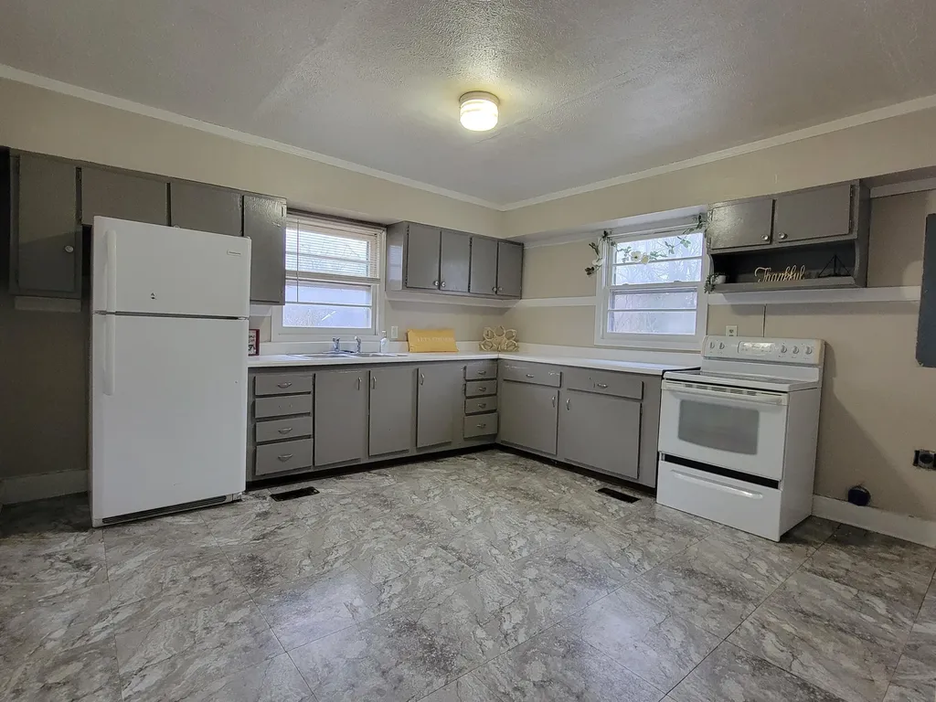331 Lilleston Avenue Paris KY 40361