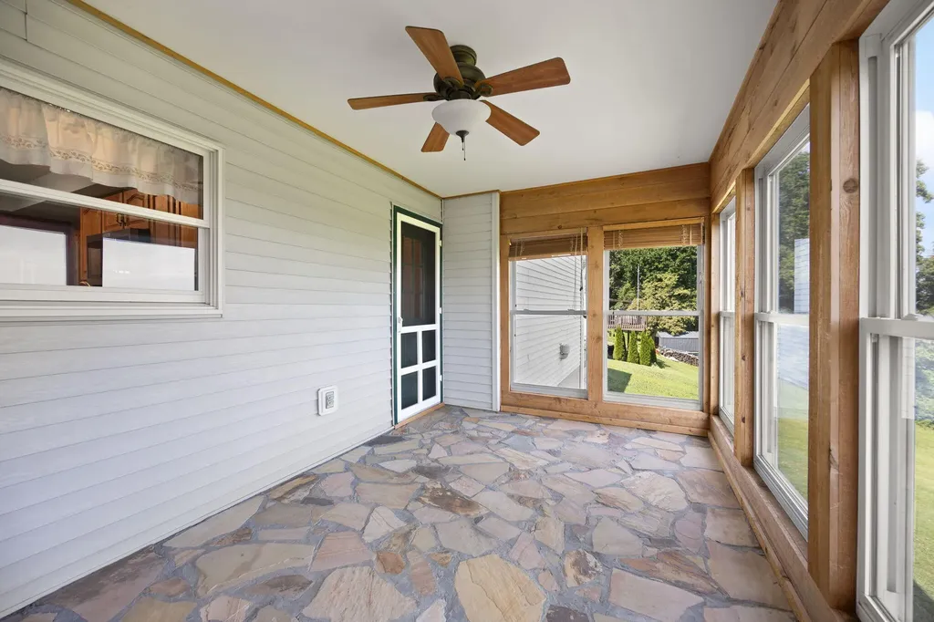 1636 Green Hill Estates Road Monticello KY 42633