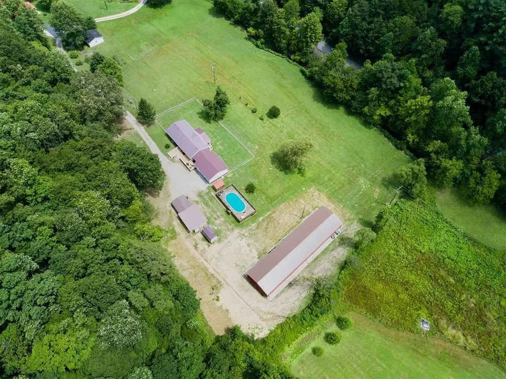 811 State Highway 1750 East Point KY 41216