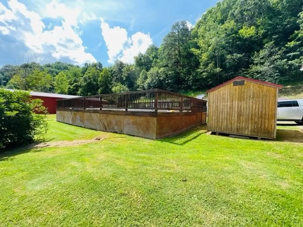 811 State Highway 1750 East Point KY 41216