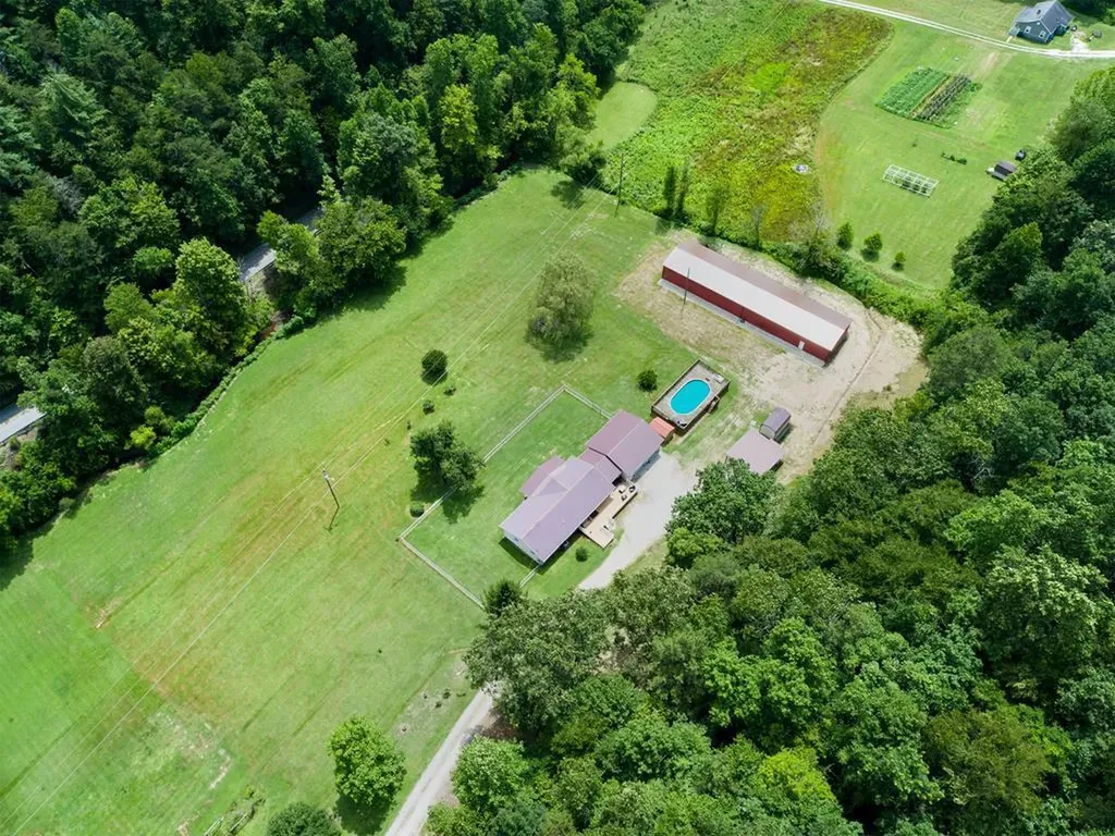 811 State Highway 1750 East Point KY 41216