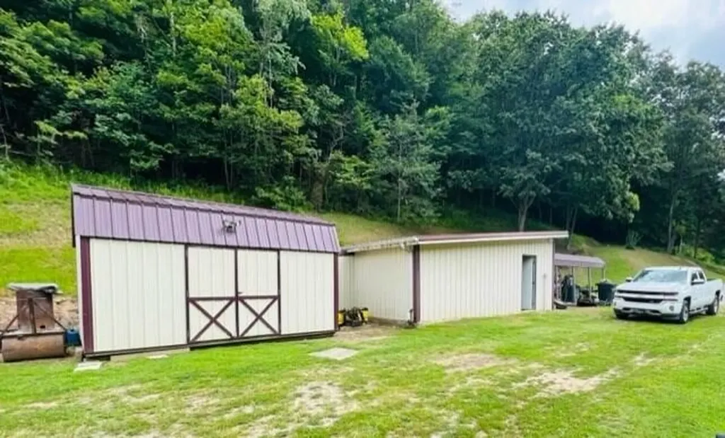 811 State Highway 1750 East Point KY 41216