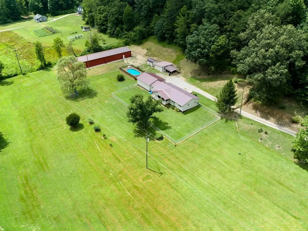 811 State Highway 1750 East Point KY 41216