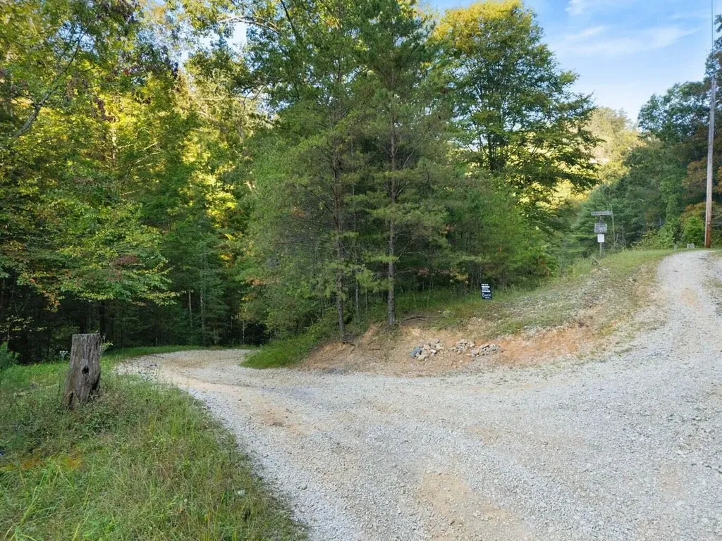 9999 Deer Track Road Beattyville KY 41311
