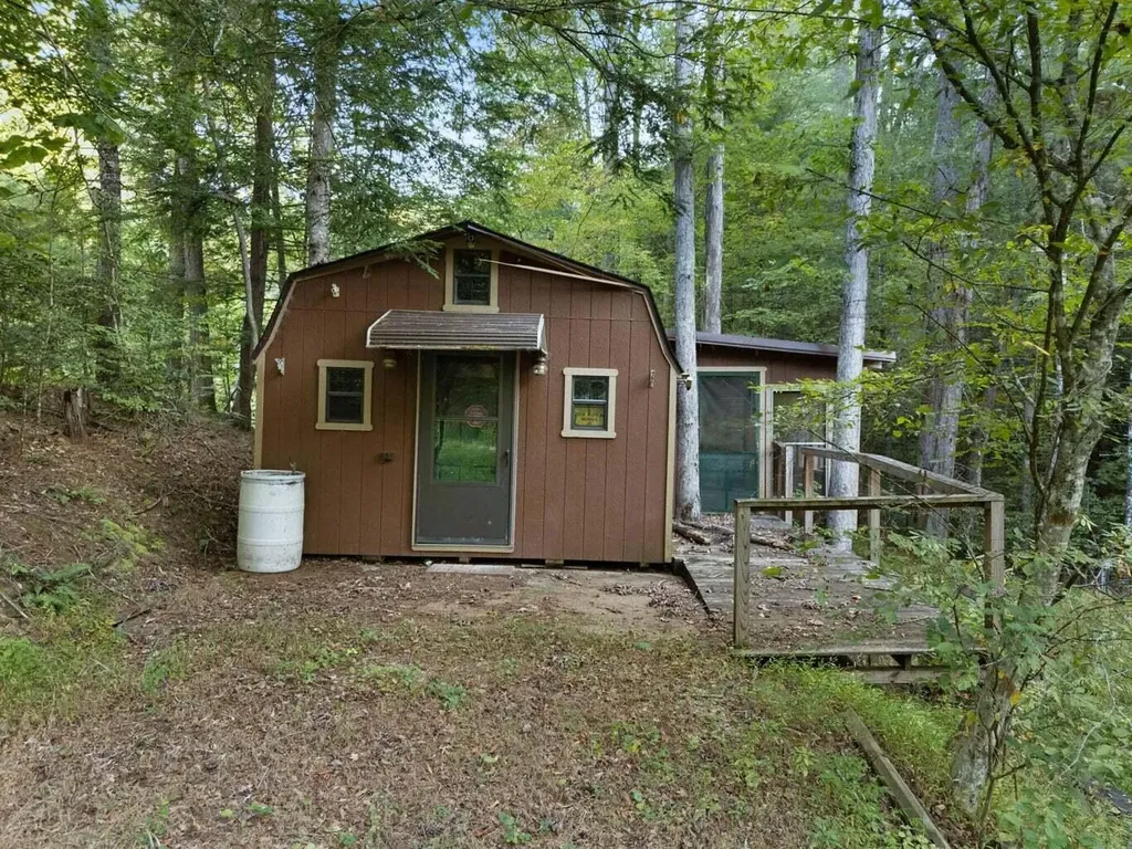 9999 Deer Track Road Beattyville KY 41311
