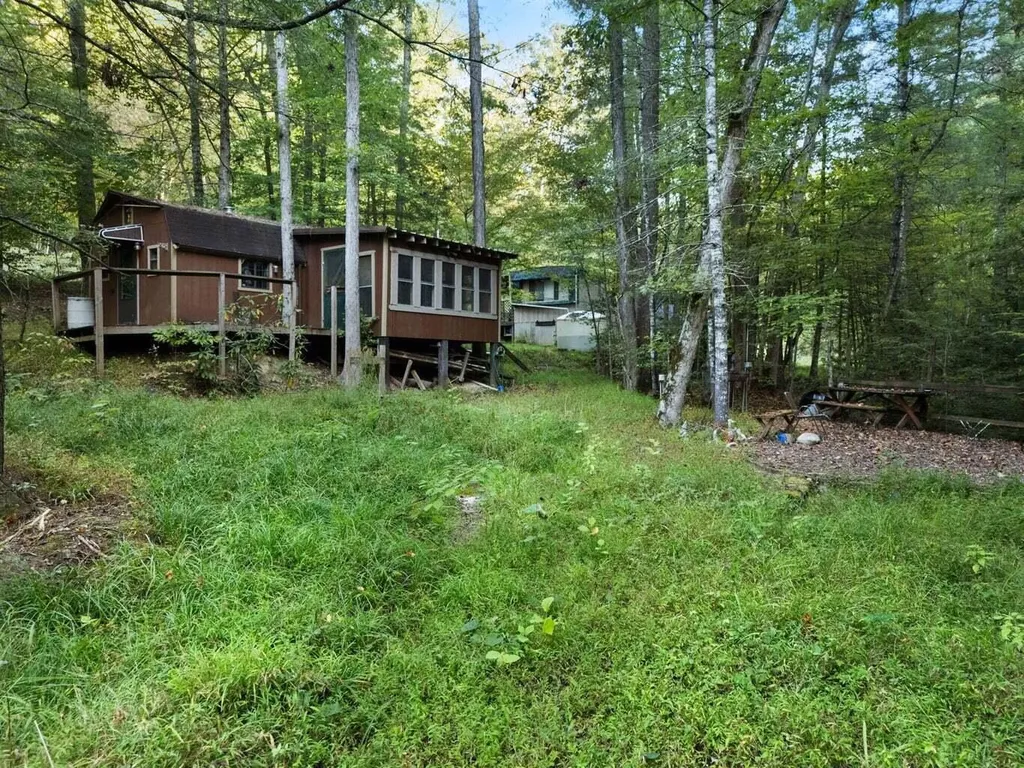 9999 Deer Track Road Beattyville KY 41311