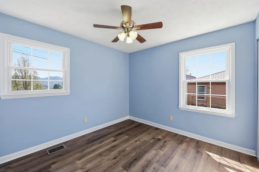 21 Raintree Court Irvine KY 40336