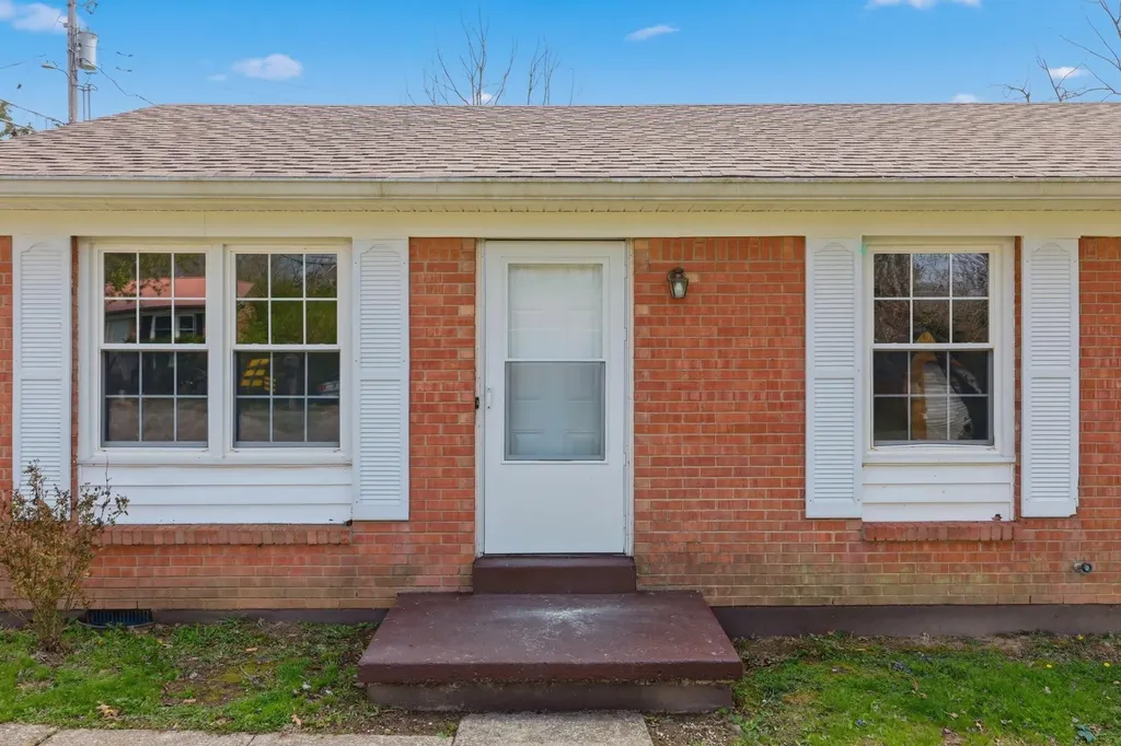 21 Raintree Court Irvine KY 40336