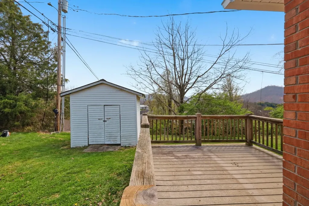 21 Raintree Court Irvine KY 40336