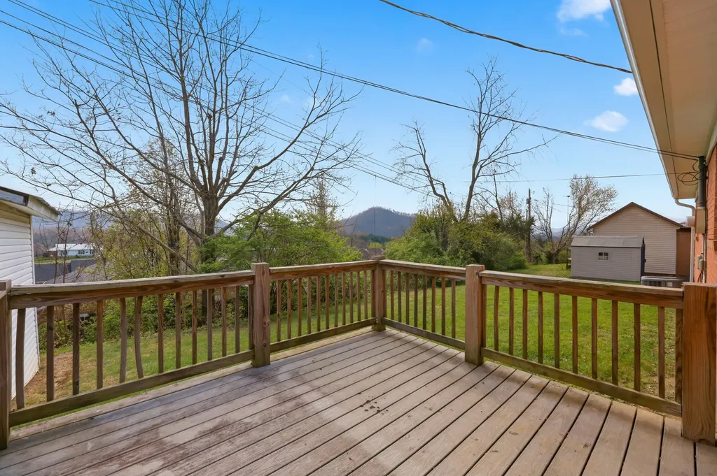21 Raintree Court Irvine KY 40336