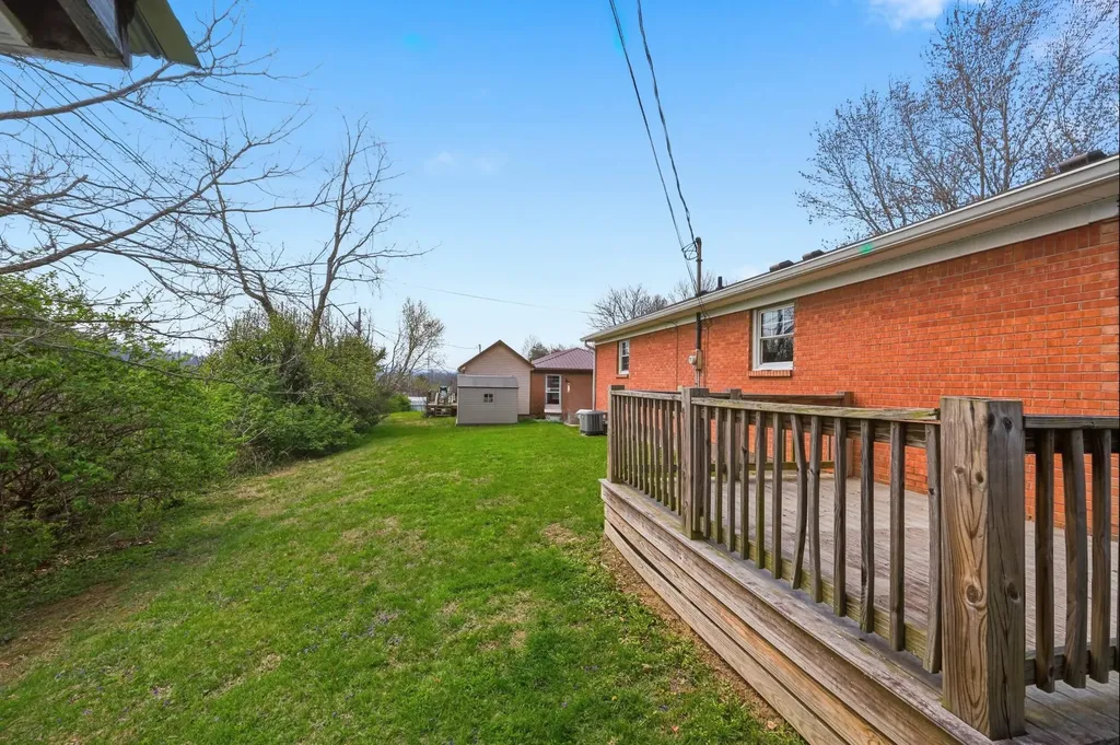21 Raintree Court Irvine KY 40336