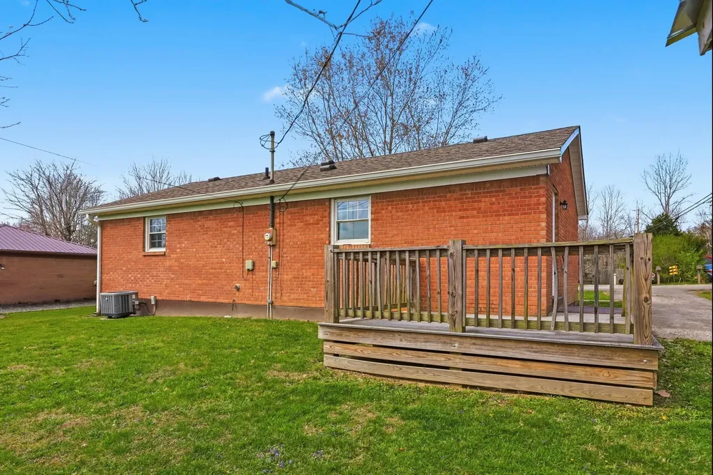 21 Raintree Court Irvine KY 40336