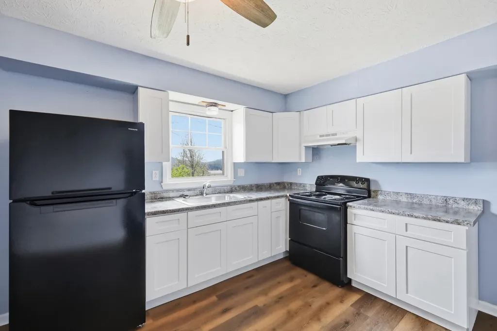 21 Raintree Court Irvine KY 40336