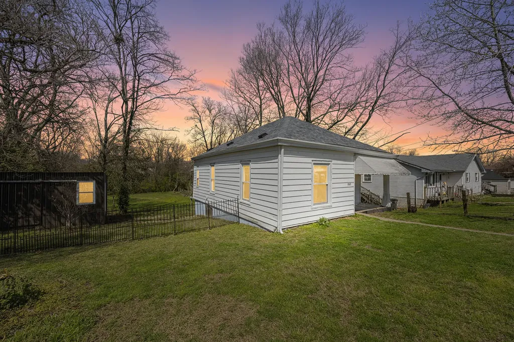 1059 Vine Street Paris KY 40361