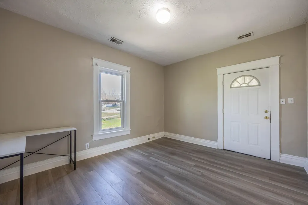 1059 Vine Street Paris KY 40361