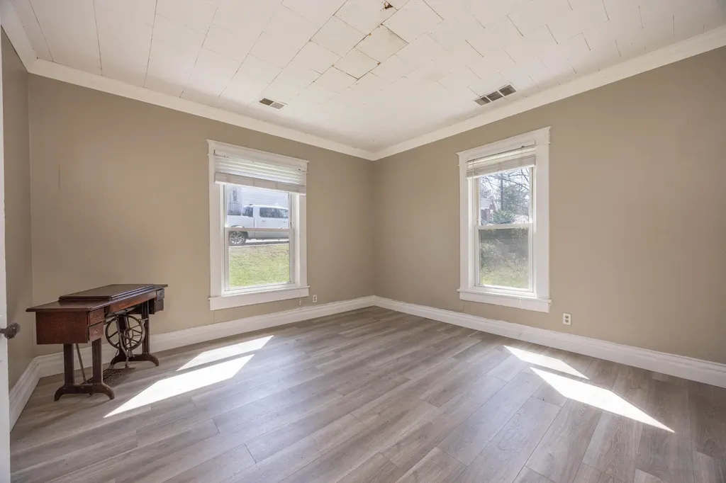 1059 Vine Street Paris KY 40361