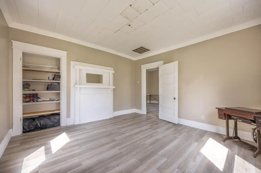 1059 Vine Street Paris KY 40361